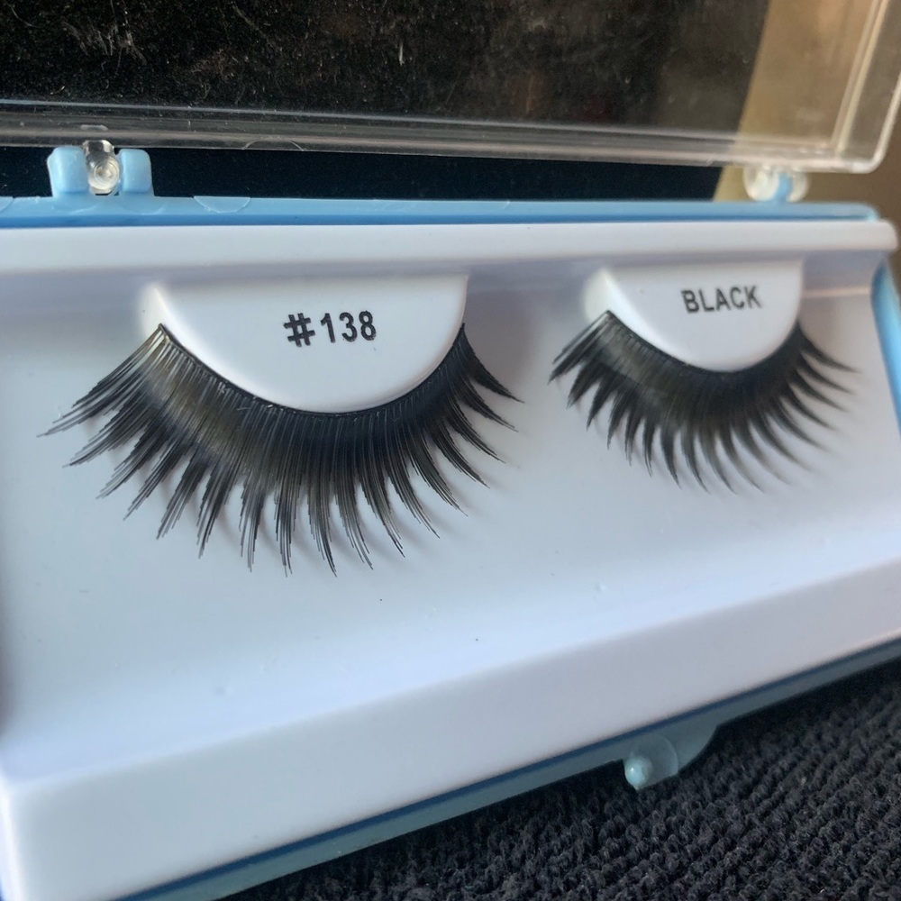 Eyelashes - Picture 3 of 3